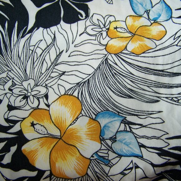 Old Navy Hawaiian shirt cream, black, blue & yellow - Picture 4 of 5